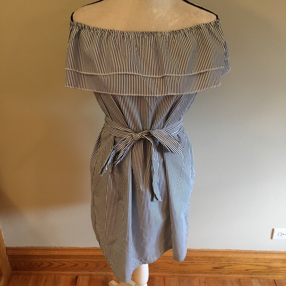 Off the shoulder striped mini dress size S